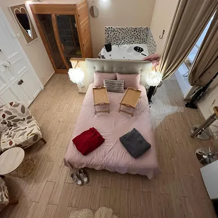 Loveroom Venise Provencale Apartment *